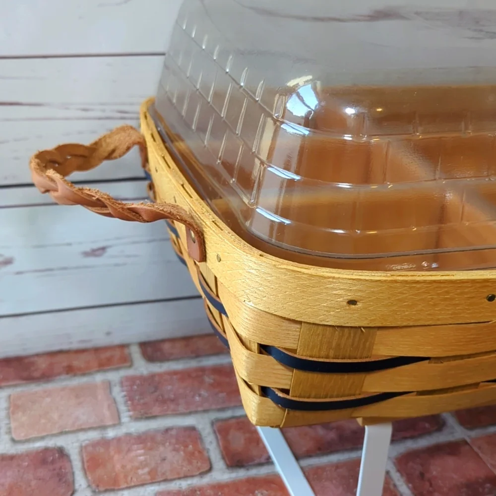 Vintage Peterboro Buffet Picnic Basket with Leather Handles and Dividers‎ Lid